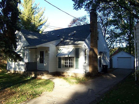 2nd image of 1740 Margaret Ave SE
