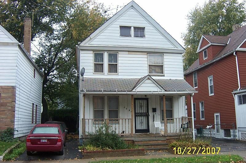 1st image of 1366 E 92nd St