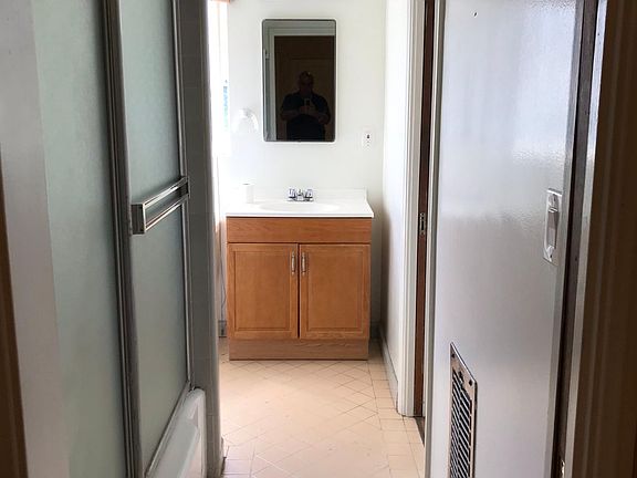 3rd image of 703 Washington Ave
