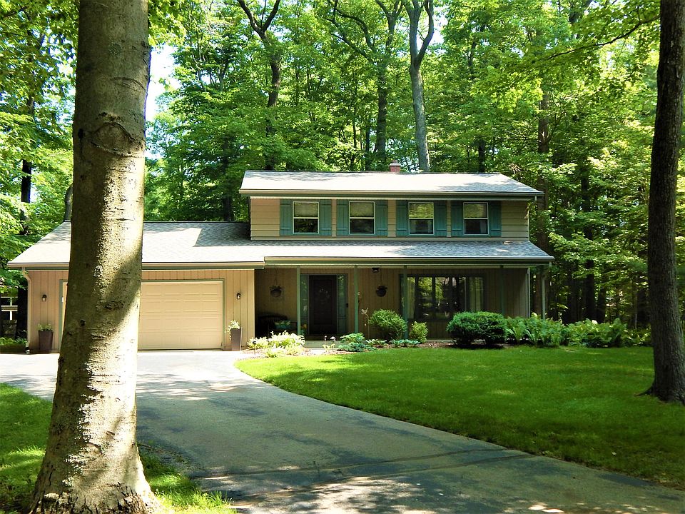 1st image of 414 Woodhaven Ct