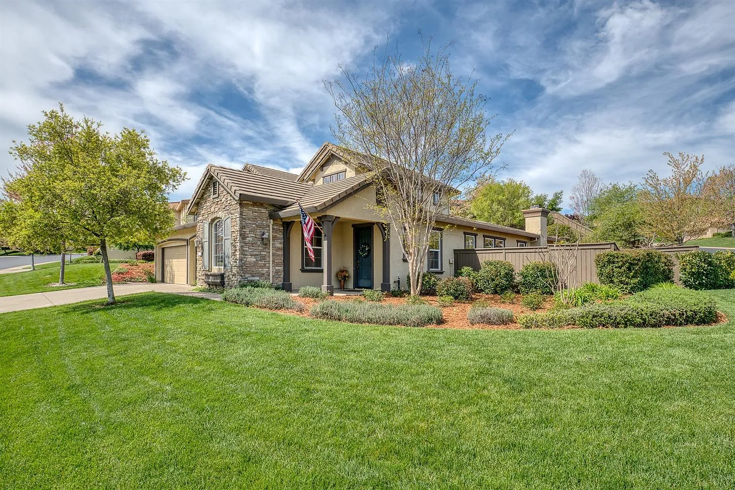 6138 Edgehill Dr photo 1