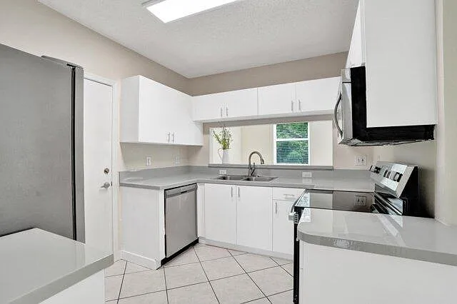10581 NW 57th Ct — Photo 8
