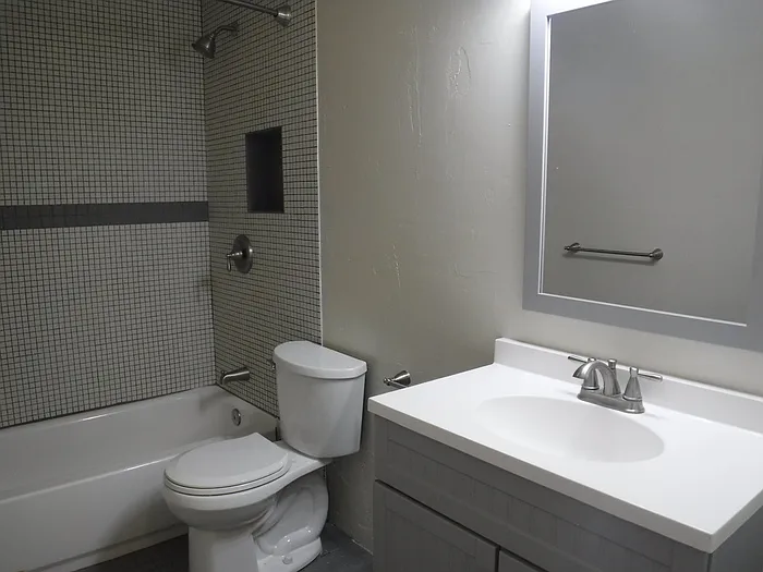 556 Montana Ave — Photo 15
