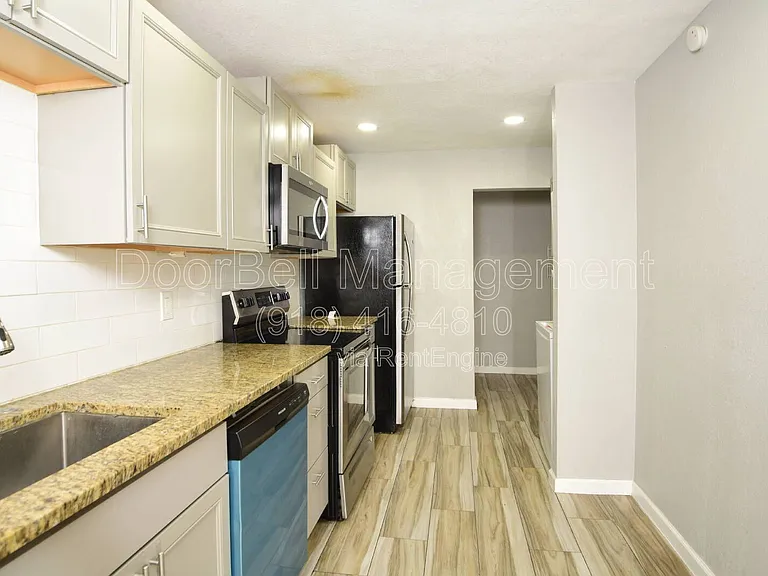 613 E Xyler St — Photo 5
