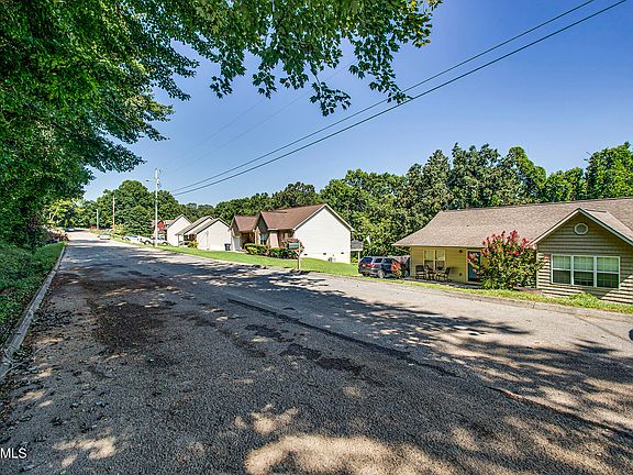 5th image of Westbury Dr