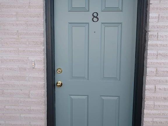 3rd image of 909 W Caffery Ave