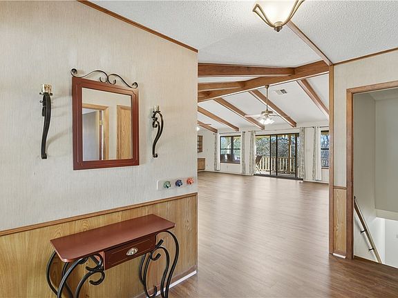 4th image of 132 W Outer Dr