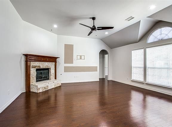 3rd image of 929 Myers Meadow Dr
