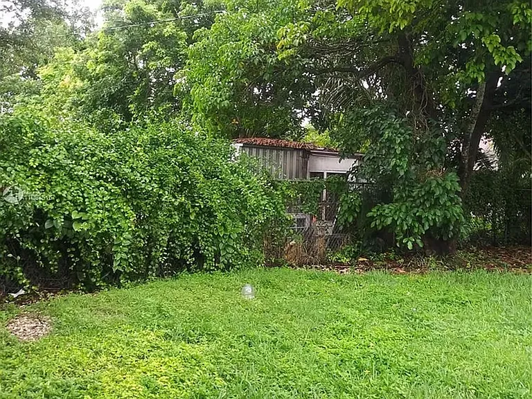446 NW 14th St — Photo 13