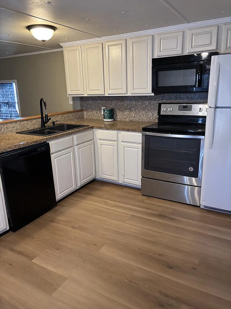1 bed, 1.0 bath, 840 sqft, $850 — Photo 2