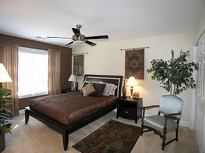 BR 3 w/ceiling fan & neutral carpet