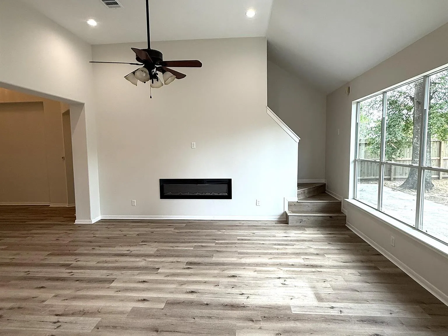 4 bed, 3.0 bath, 2460 sqft, $2,400 — Photo 3