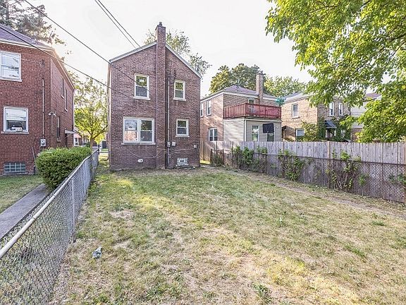 3rd image of 10525 S Eberhart Ave