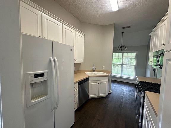 3rd image of 170 Allen Dr