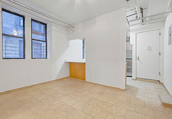 3rd image of 583 W 177th St #Basement