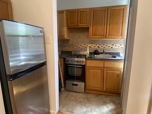 3rd image of 3204 Holland Ave APT 1E