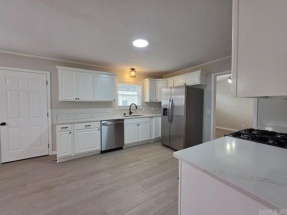 4th image of 302 Mildred Dr E