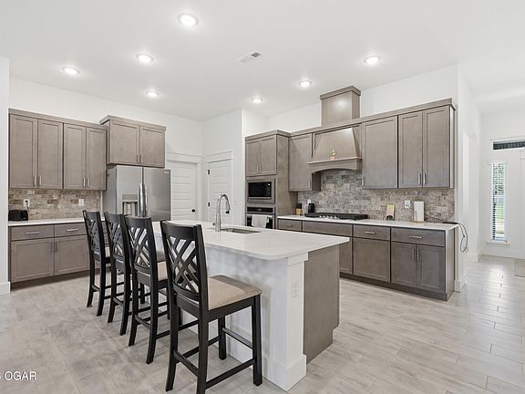 2nd image of 902 Silver Oaks Dr