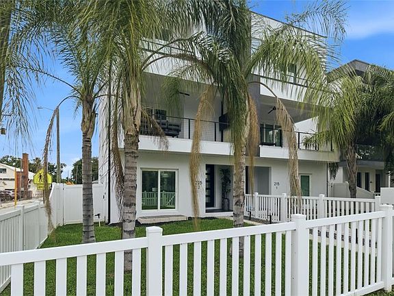 4th image of 215 W COLUMBUS DRIVE #2