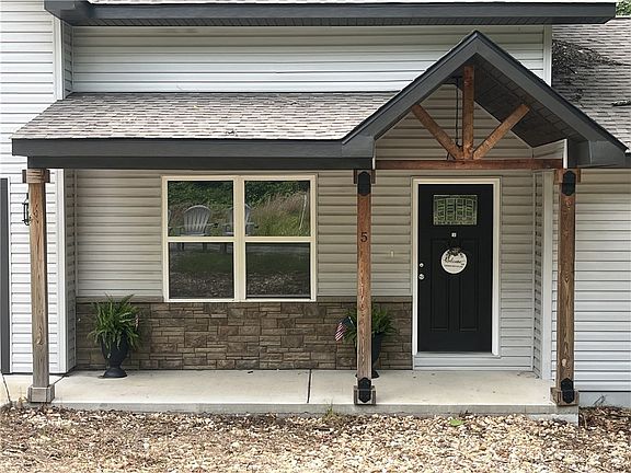 3rd image of 5 Stickney Ln