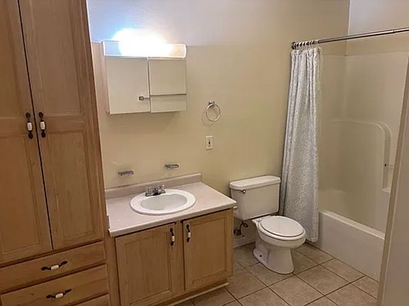 4th image of 203 N Delano Dr