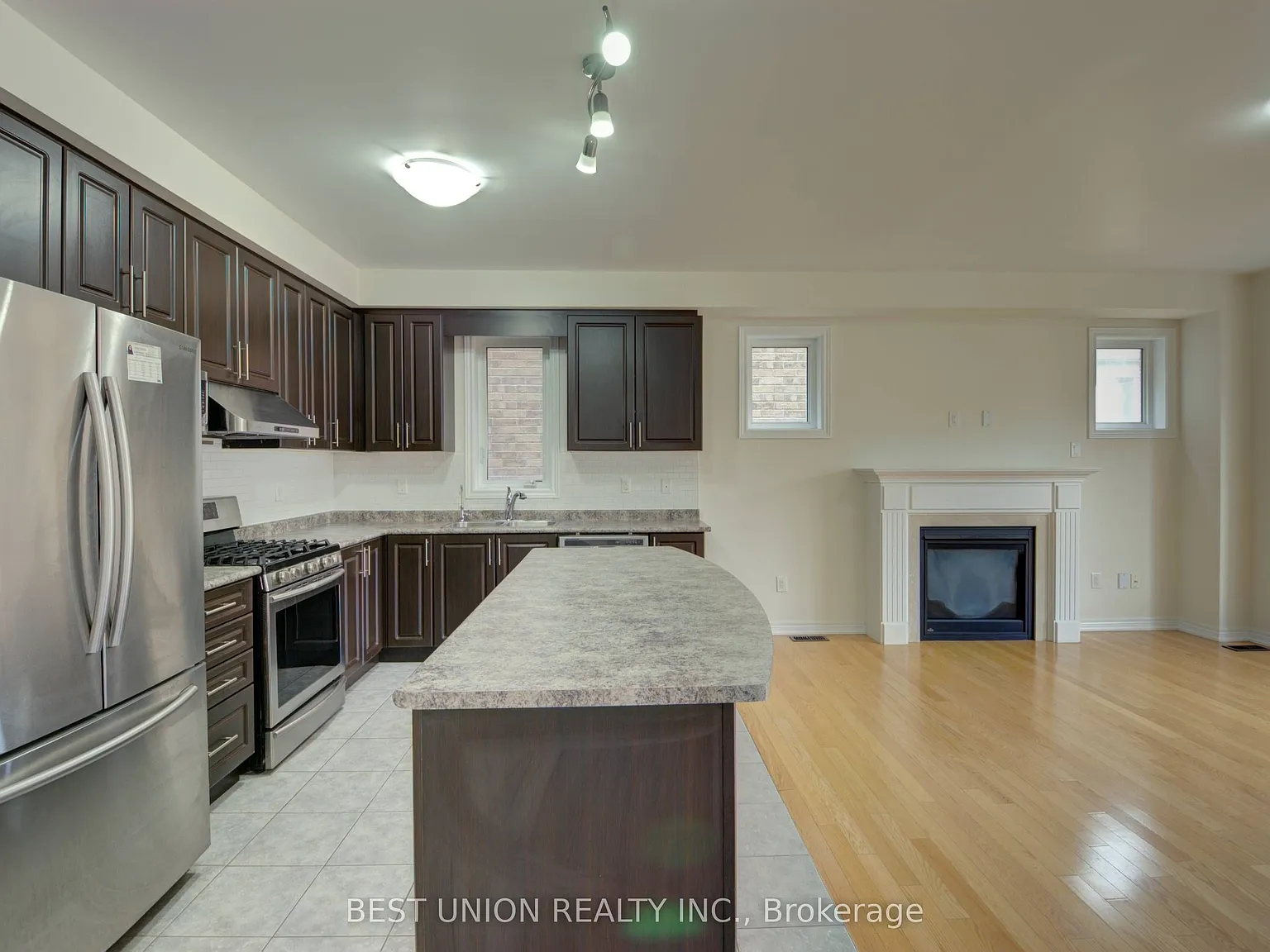 5 bed, $4,200 — Photo 2