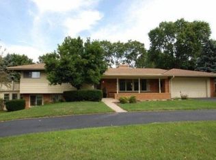 15280 Cascade Dr, Elm Grove, WI 53122