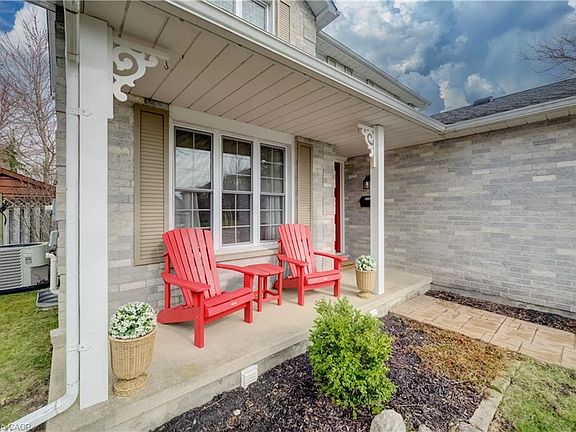 2nd image of 150 Bayne Cres
