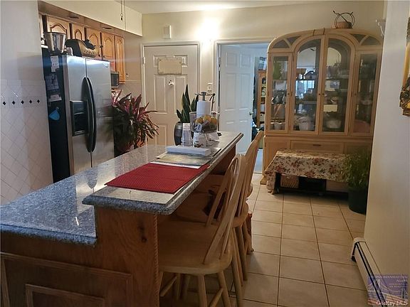 5th image of 2555 Wilson Ave