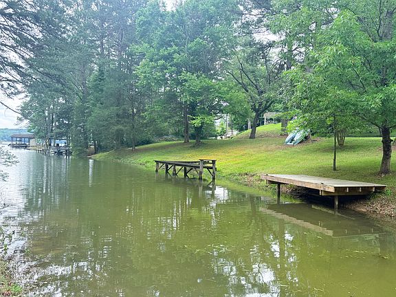4th image of 16127 Lakewood Dr