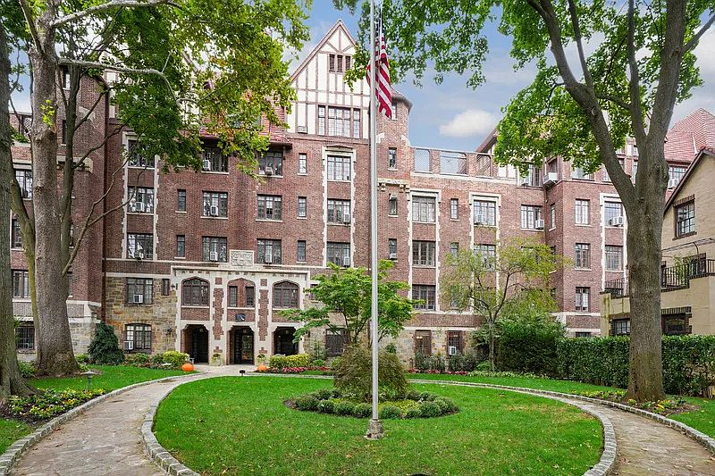 1st image of 10 Holder Pl APT 3-E