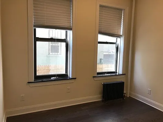 Rented by Zikos Realty Services | media 4