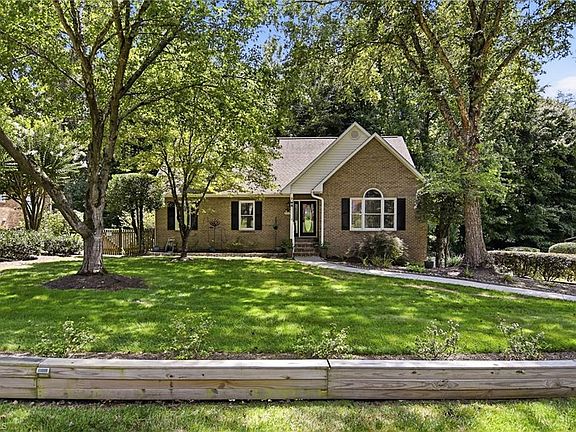 2nd image of 5009 Meadow Hill Ct