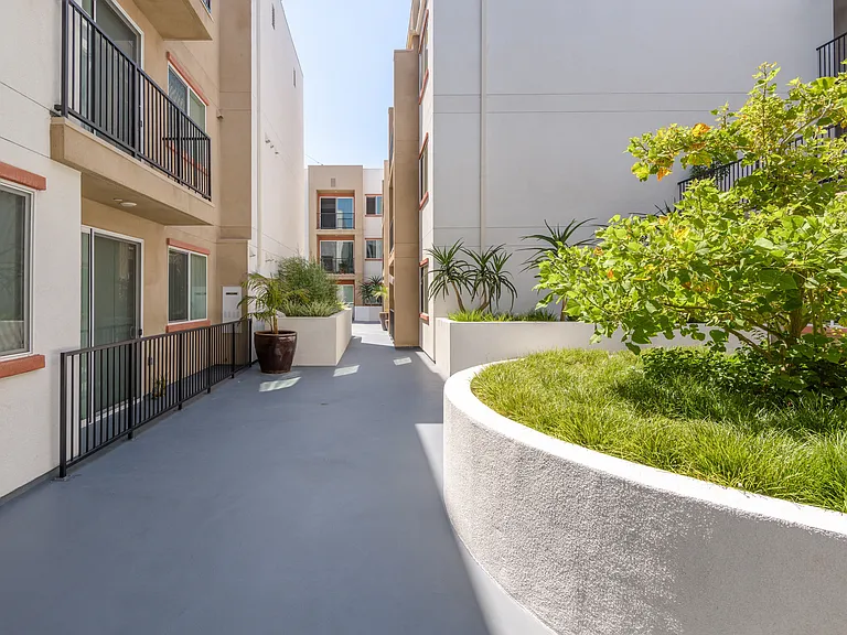 Sherman Way Luxury Apartment Homes — Photo 7