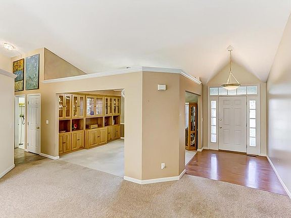 3rd image of 977 Woodenbrook Ct