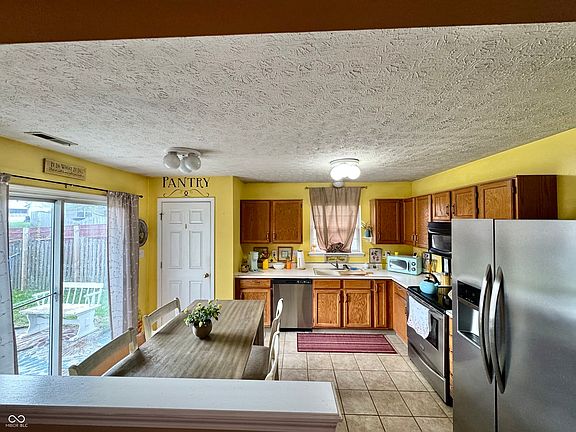 5th image of 831 Queensgate Dr