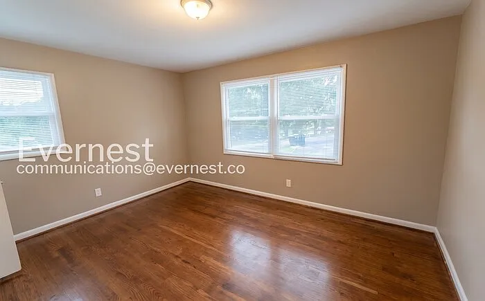 317 Westwood Dr — Photo 9