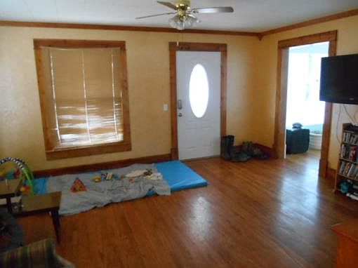4th image of 315 E Santa Fe Ave