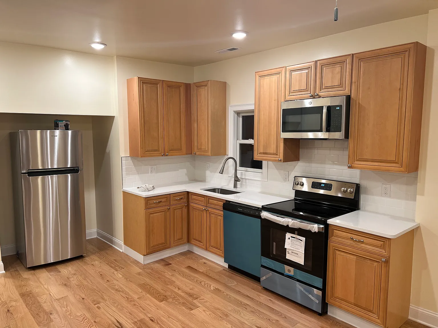 3 bed, 1200 sqft, $2,000 — Photo 4