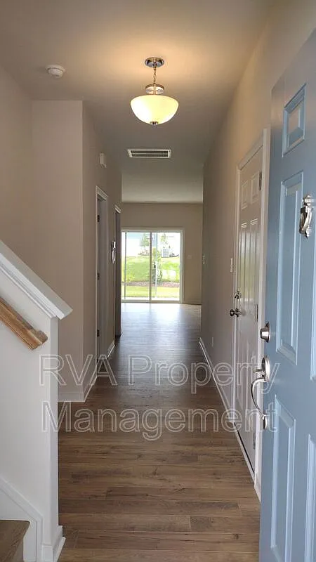 3 bed, 2.5 bath, 1513 sqft, $2,400 — Photo 2