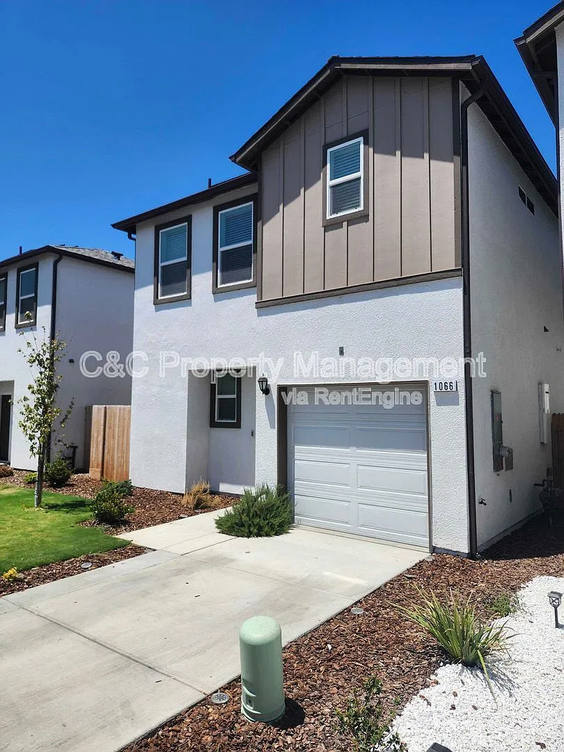 3 bed, 2.5 bath, 1109 sqft, $2,195 — Photo 3