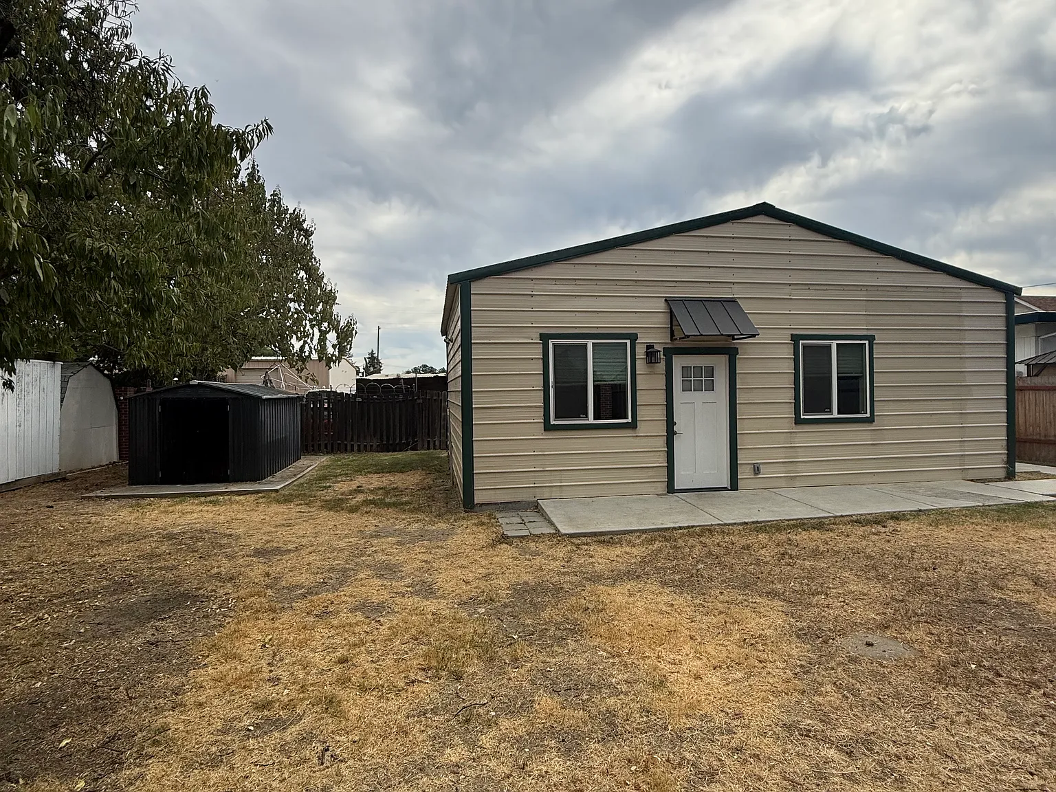 2 bed, 720 sqft, $2,200 — Photo 2