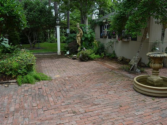 5th image of 2104 Monument Ave