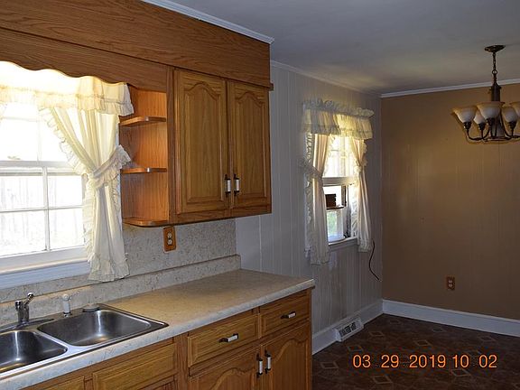 4th image of 389 Lakeside Dr