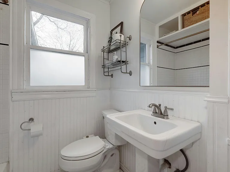 1008 E 43rd St — Photo 24