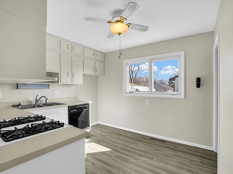 9 Glenview Dr — Photo 10