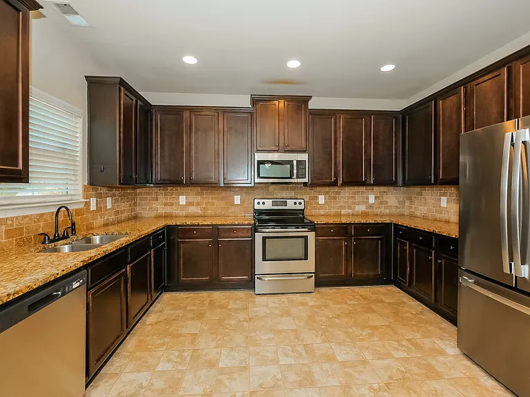 917 Piedmont Dr — Photo 9