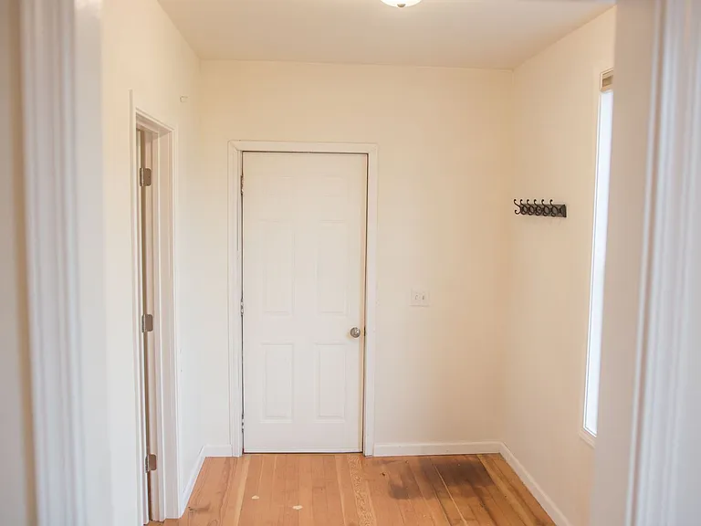 1619 Yakima Ave S — Photo 7