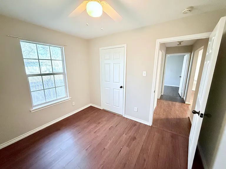 1402 S Montgomery St — Photo 8