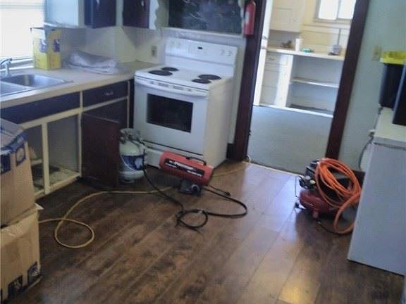 3rd image of 1443 East Ave